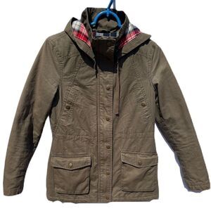 Love Tree women’s olive green canvas coat. In excellent condition. Size S